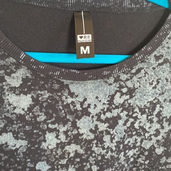 R8 activewear open back Reflective Workout Shirt- size Medium - Picture 3 of 9